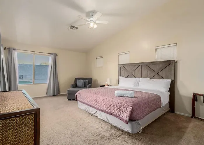 Modern 4br Retreat With Game Backyard & Bbq Holiday home *