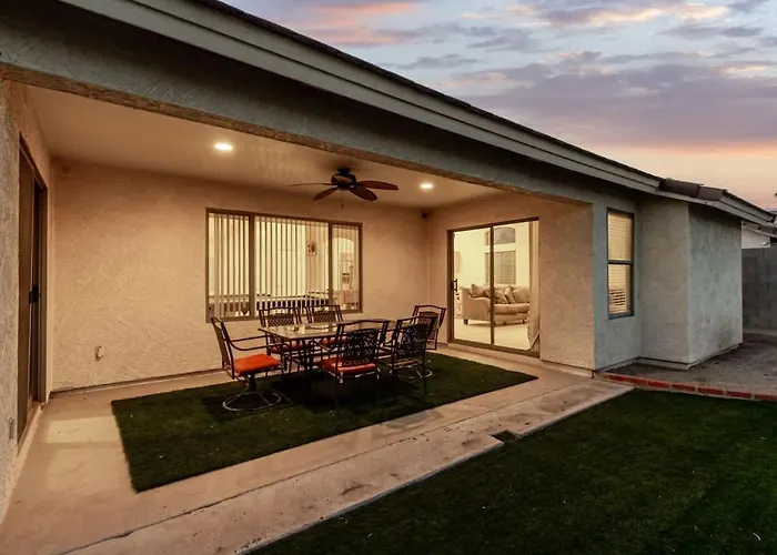 Holiday home Modern 4br Retreat With Game Backyard & Bbq