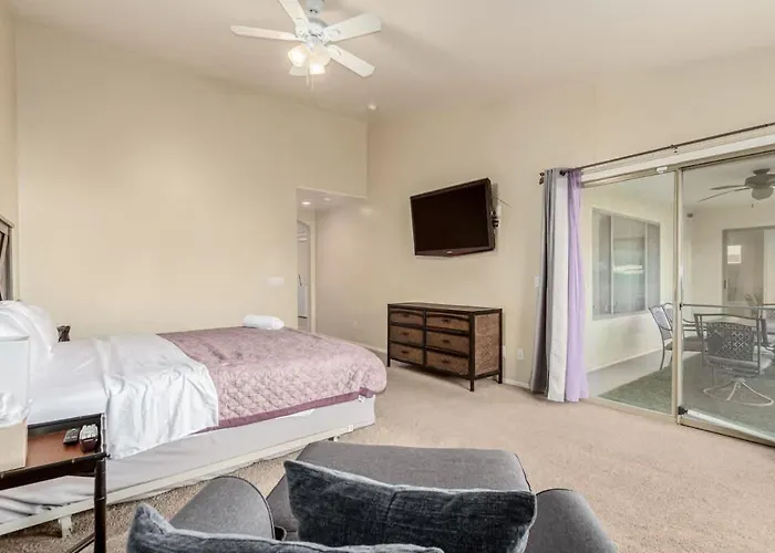 Holiday home Modern 4br Retreat With Game Backyard & Bbq