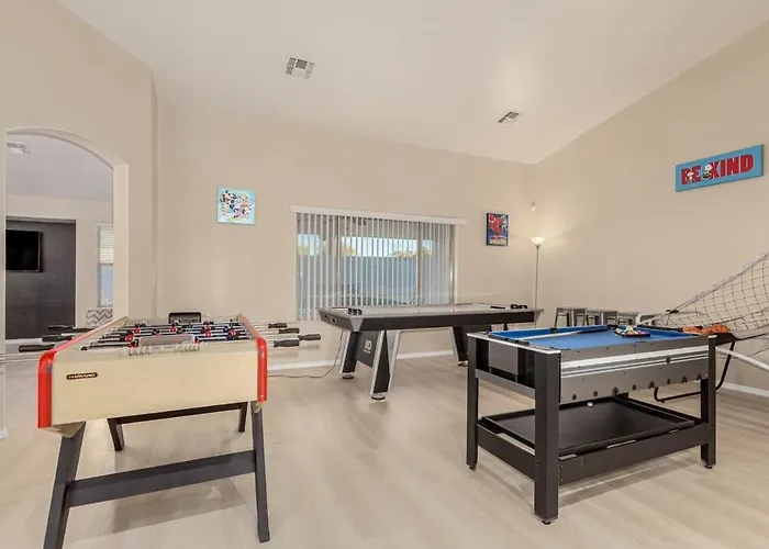 Modern 4br Retreat With Game Backyard & Bbq Holiday home Avondale