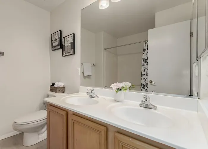 Modern 4br Retreat With Game Backyard & Bbq * Avondale