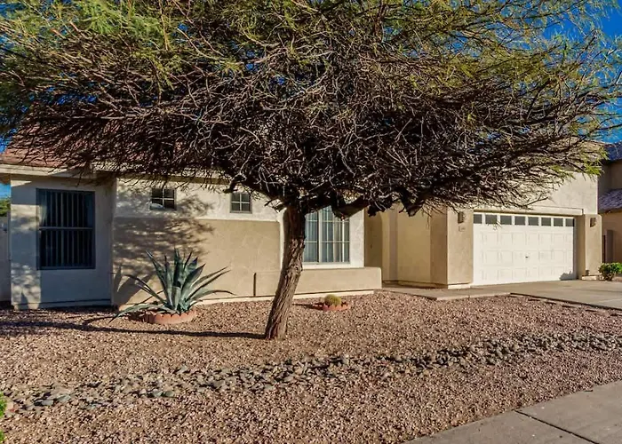 Holiday home Modern 4br Retreat With Game Backyard & Bbq *