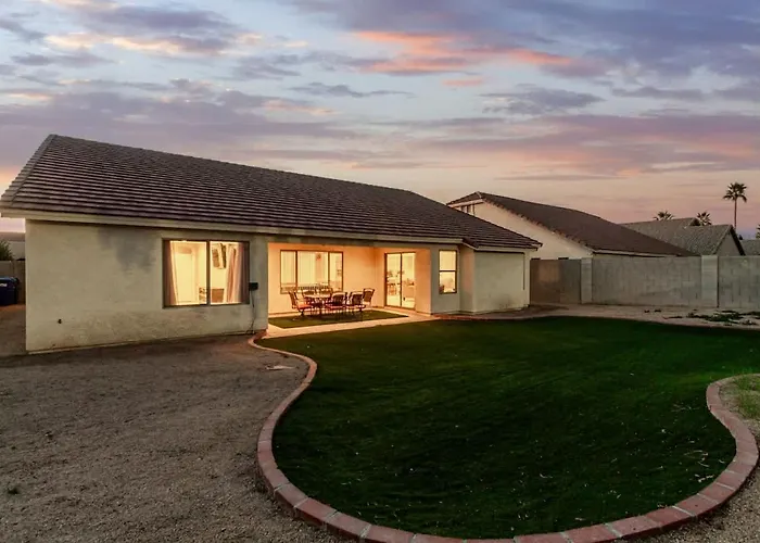 Holiday home Modern 4br Retreat With Game Backyard & Bbq *
