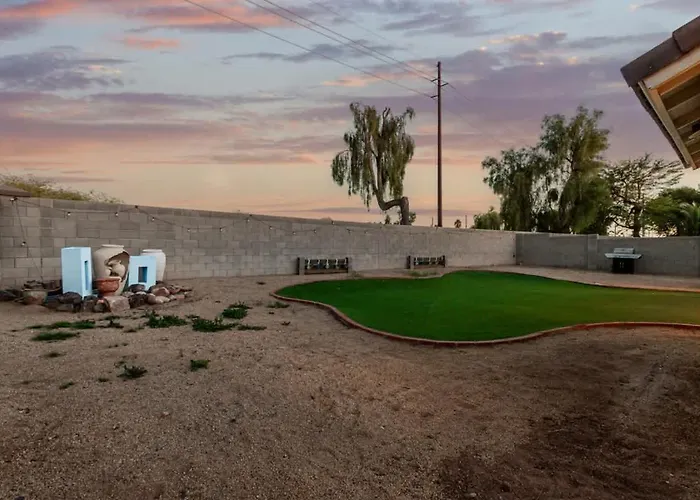 Modern 4br Retreat With Game Backyard & Bbq *