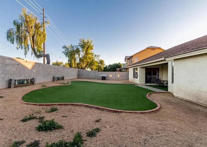 Holiday home Modern 4br Retreat With Game Backyard & Bbq *